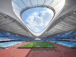 达成生涯400助里程碑，梅西赛后把球衣送给了看台上的父母